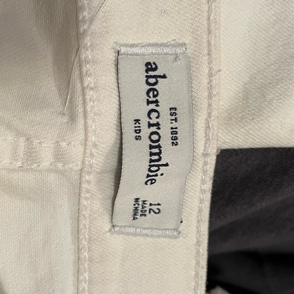 Abercrombie Kids White Denim Shorts - Picture 4 of 4